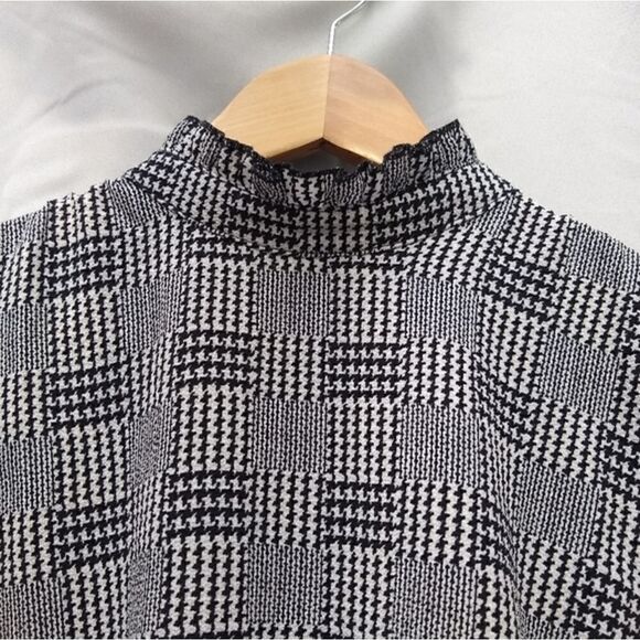 Gorgeous forever 21 blouse - Picture 3 of 6